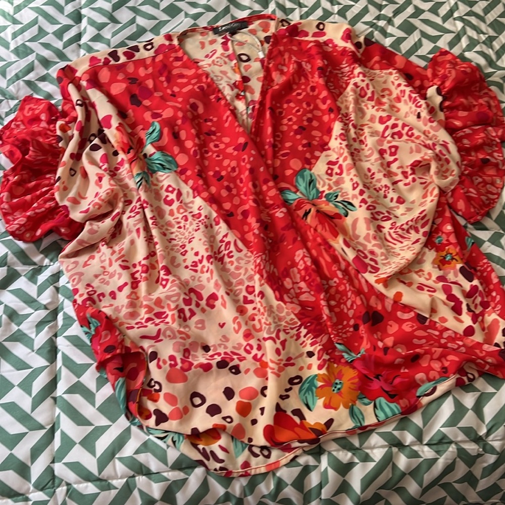Laurel Grey Top Blouse Size XXL Floral  Animal Print